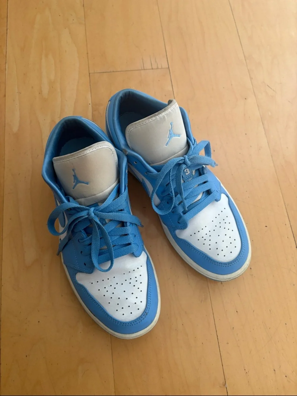 Nike Air Jordan 1 Low - UNC - Picture 1 of 5